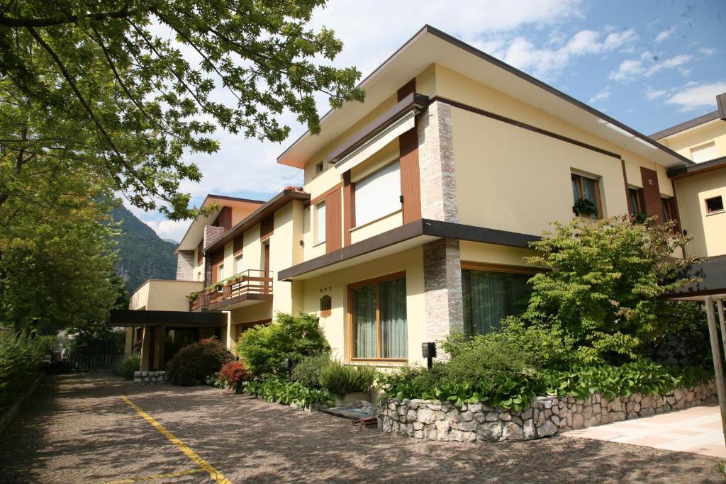 Albergo Benito Ponte nell'Alpi Exterior photo