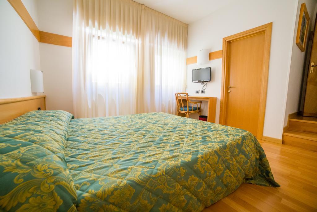Albergo Benito Ponte nell'Alpi Exterior photo